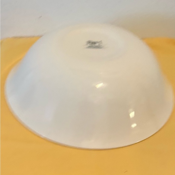 Pier 1 Imports Hydrangea Bowl. 9.5” England Angleterre. - Picture 6 of 7